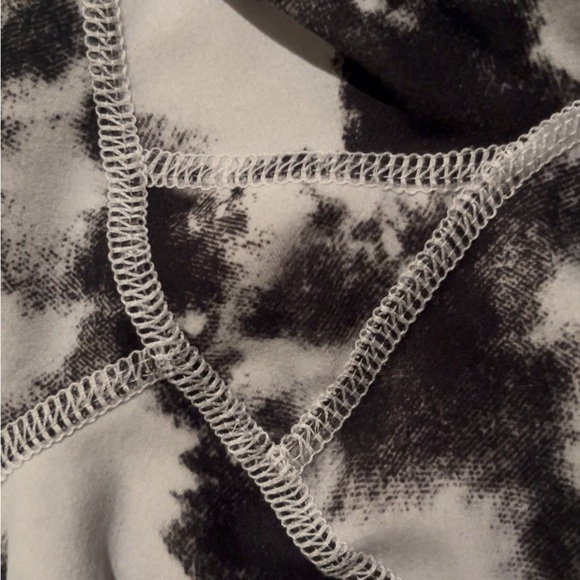 EVCR Black and White Tie-Dye Leggings - Picture 7 of 7